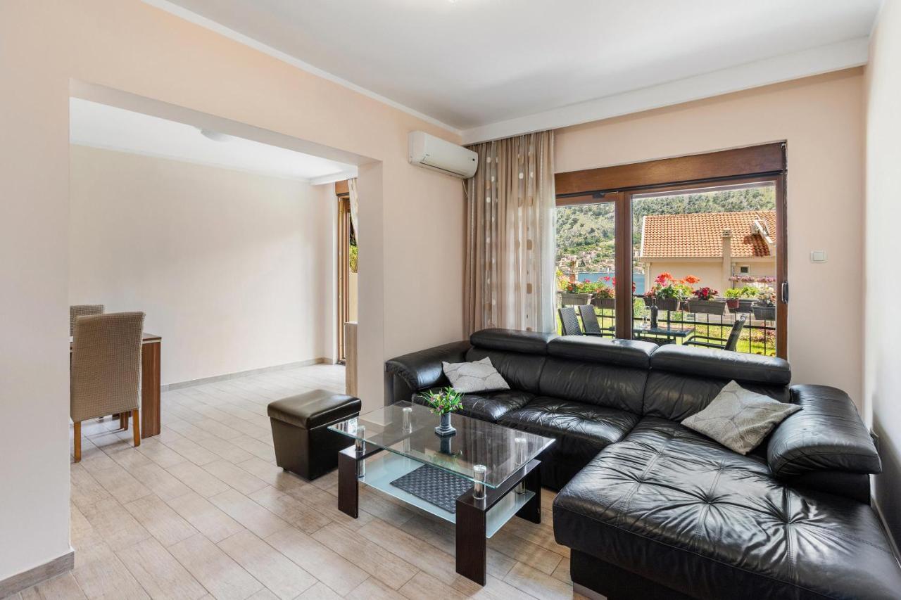 Muo Sea Front Apartments Kotor Eksteriør billede