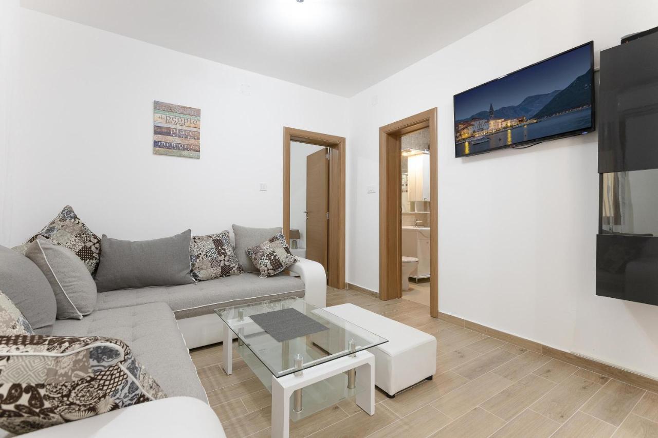 Muo Sea Front Apartments Kotor Eksteriør billede